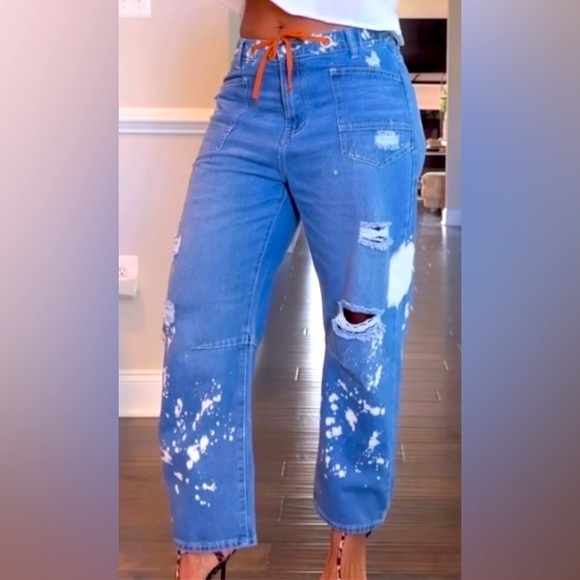 NWT Super Cute Barrel Jeans. Size Medium. Fits Size (6-8) - Picture 1 of 3